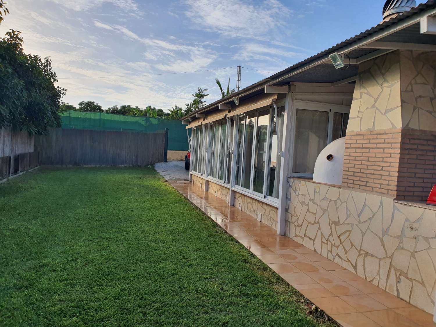 BELLE MAISON DE CAMPAGNE, ESPACE VERT, PISCINE ET PARKING.