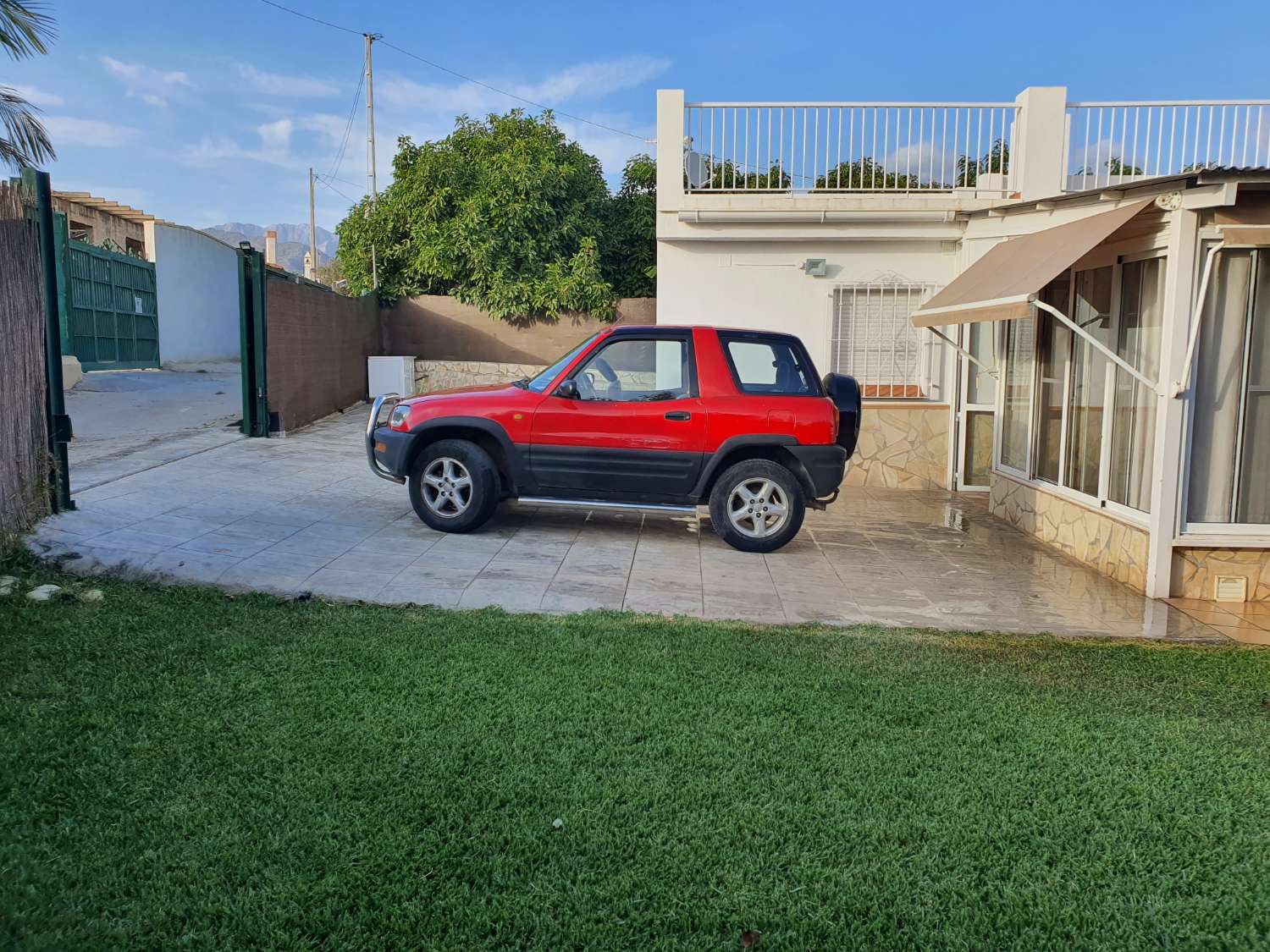 BELLE MAISON DE CAMPAGNE, ESPACE VERT, PISCINE ET PARKING.