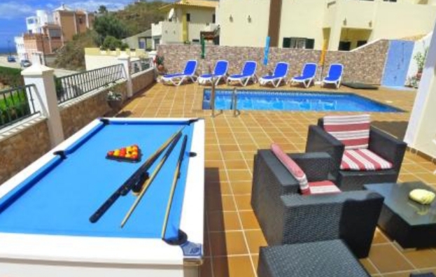 VILLA WITH THREE BEDROOMS, THREE BATHROOMS, LARGE TERRACE WITH POOL AND IMPRESSIVE VIEWS