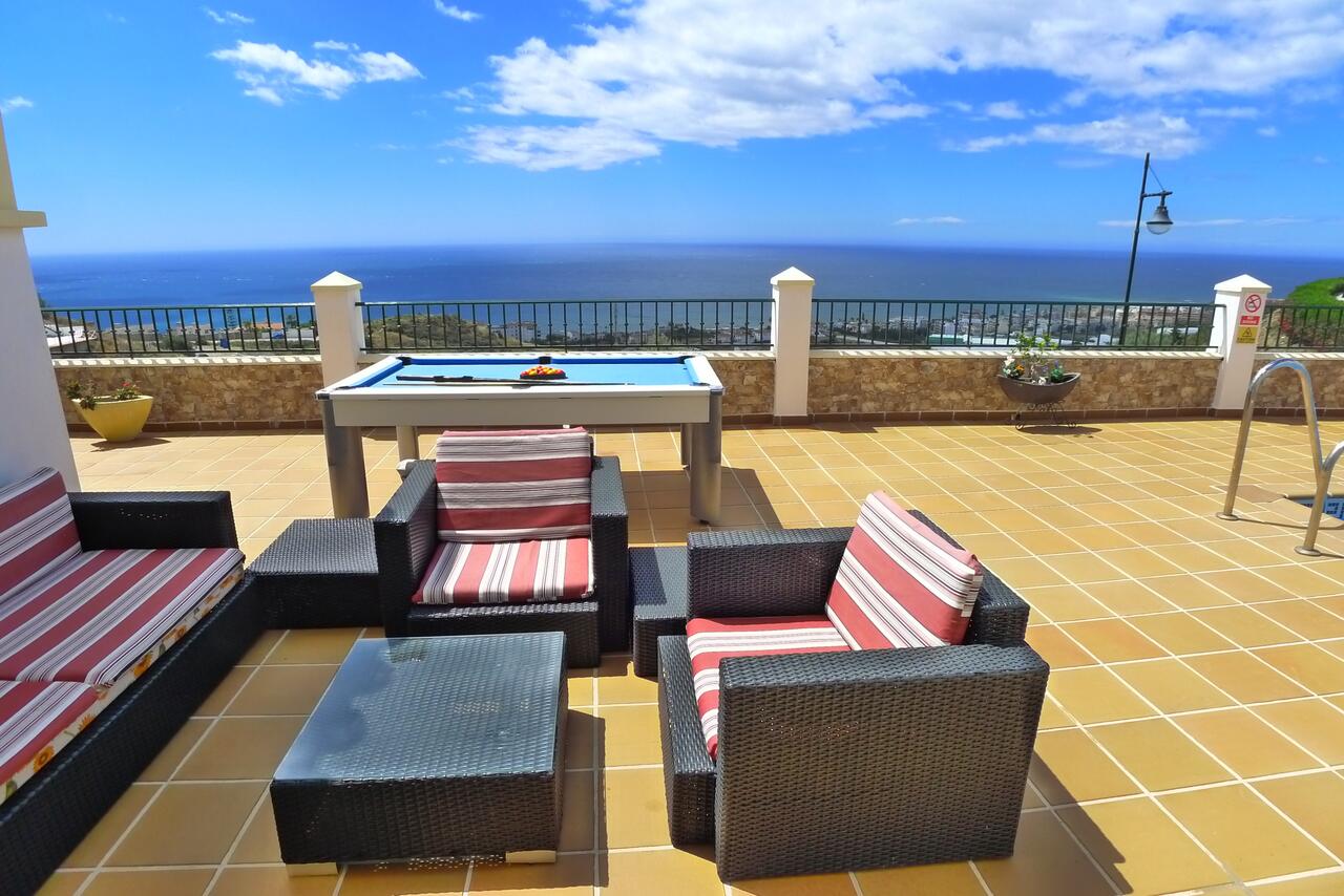 VILLA WITH THREE BEDROOMS, THREE BATHROOMS, LARGE TERRACE WITH POOL AND IMPRESSIVE VIEWS