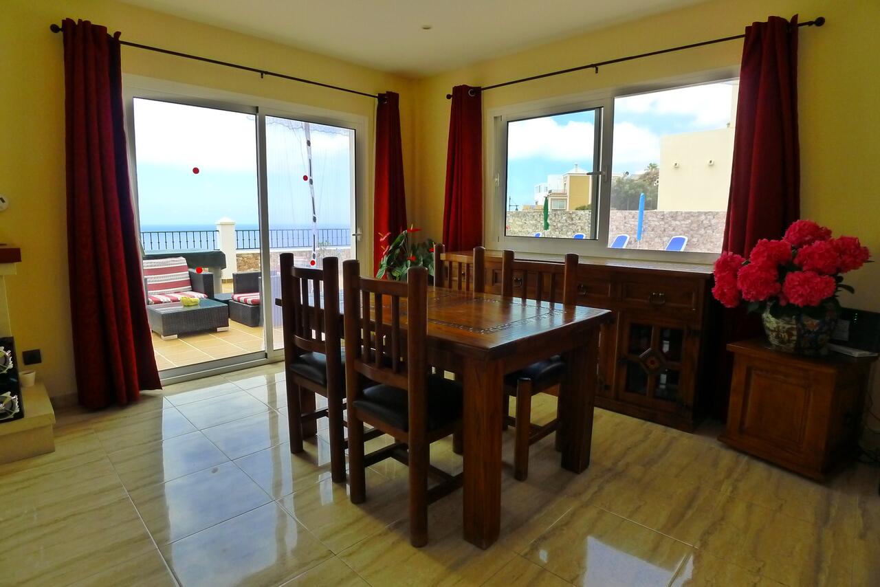 VILLA WITH THREE BEDROOMS, THREE BATHROOMS, LARGE TERRACE WITH POOL AND IMPRESSIVE VIEWS