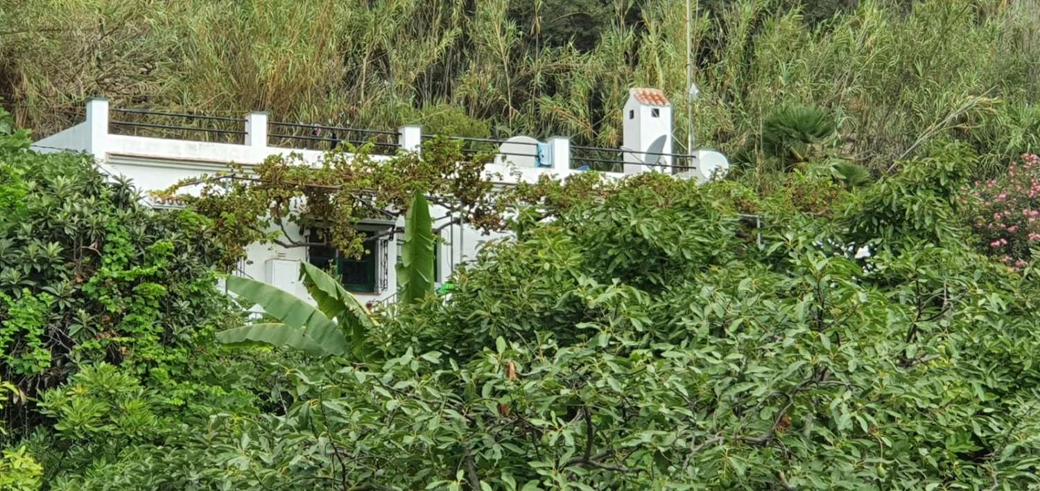 RUSTIKALES LANDHAUS MIT DREI SCHLAFZIMMERN UND KLEINEM POOL