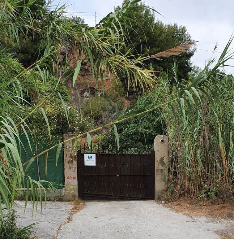 RUSTIKALES LANDHAUS MIT DREI SCHLAFZIMMERN UND KLEINEM POOL